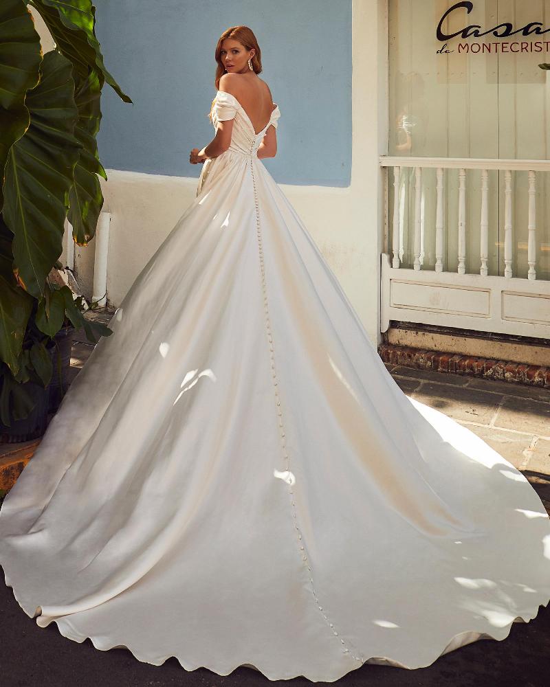 La23118 3d lace a line wedding dress with shoulder cape2